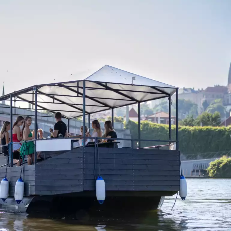 Simply Adventures - Vrijgezellenfeest - Praag - Bierfietsboot
