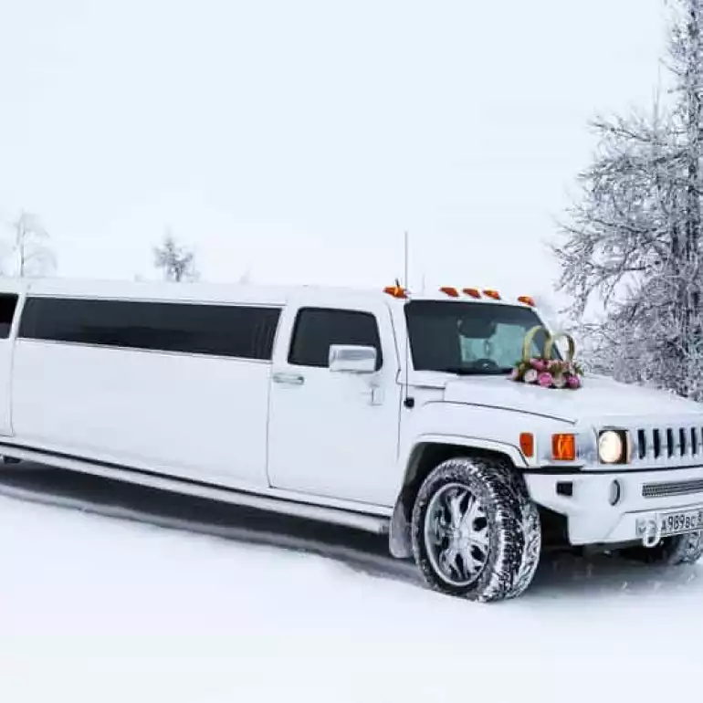 Simply Adventures - Vrijgezellenfeest - Praag - Hummer Limo Transfer