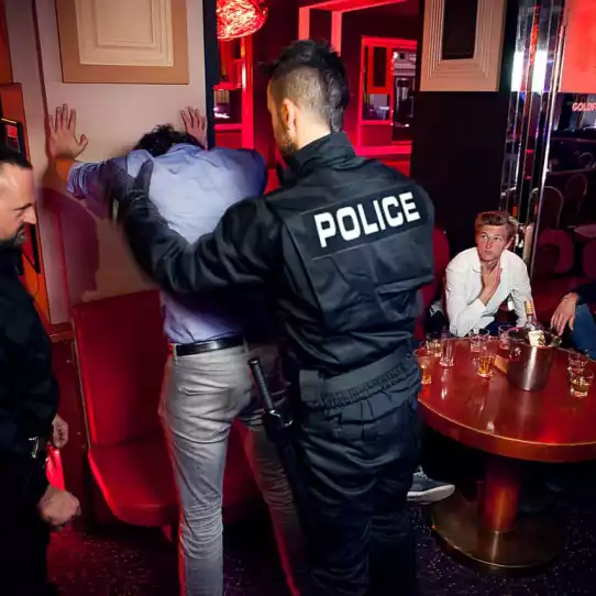 Simply Adventures - Vrijgezellenfeest - Praag - Stag Politie Arrestatie