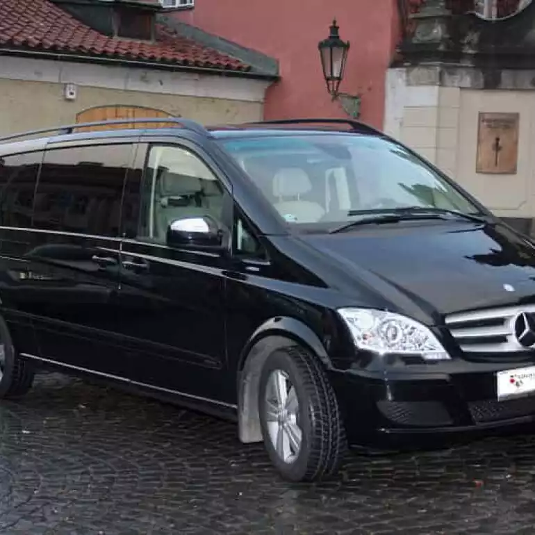 Simply Adventures - Stag Do - Praag - Privé Luchthaven Transport